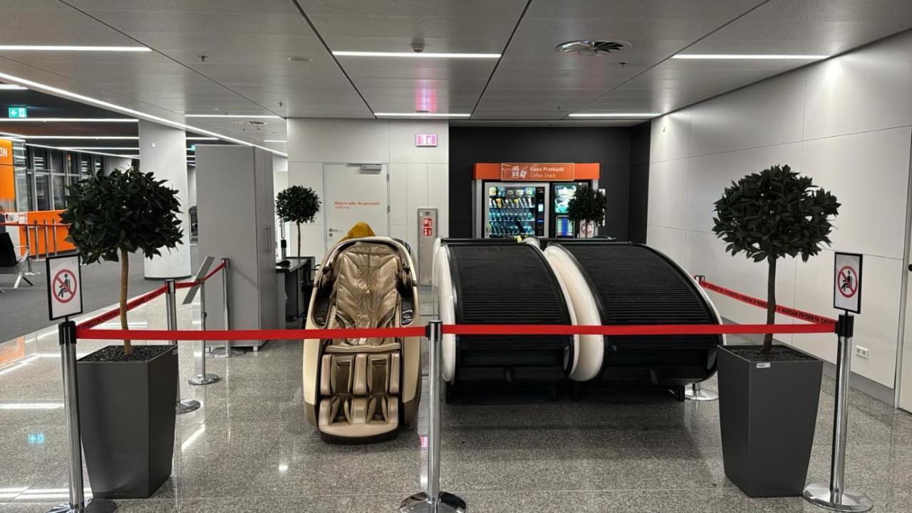 Sleeping Pods Gosleep - Inside Of Chopin Airport, Non Schengen Restricted Zone After Passport Control, Near Gate 2n Capsule hotel Warsaw