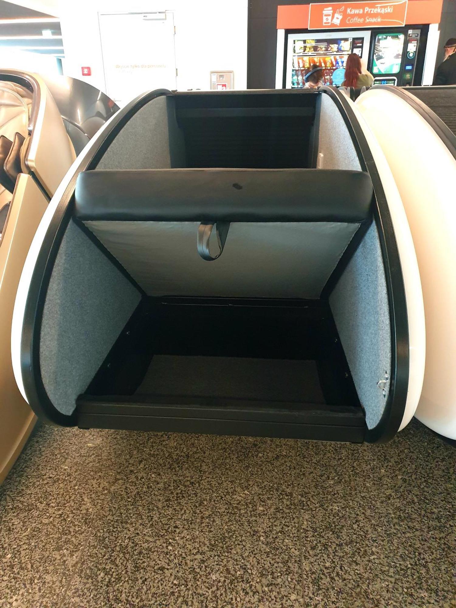 Capsule hotel Sleeping Pods Gosleep - Inside Of Chopin Airport, Non Schengen Restricted Zone After Passport Control, Near Gate 2n Warsaw